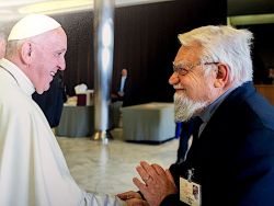 Papa Francesco e fr. Enzo al Sinodo