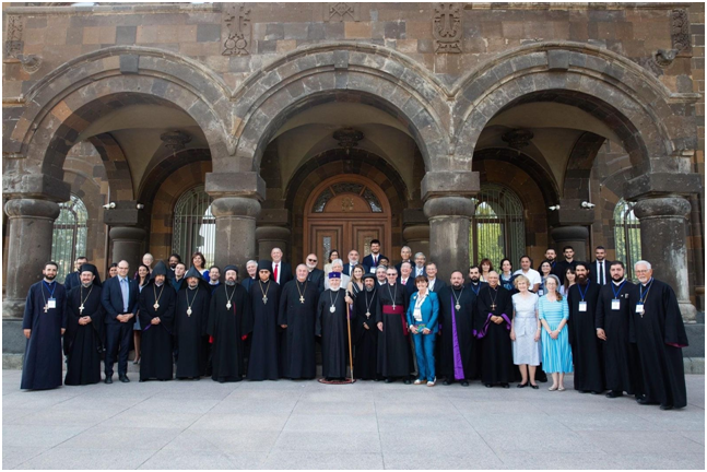 The participants together with the Katholikos Karekin II in the center